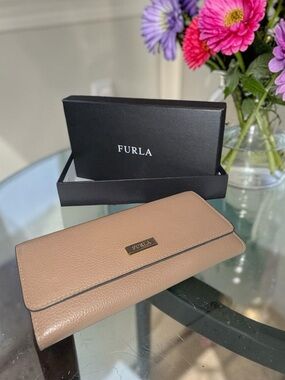 Furla Camel colored Pebbled Leather Wallet EUC w/ Box AND dustbag
